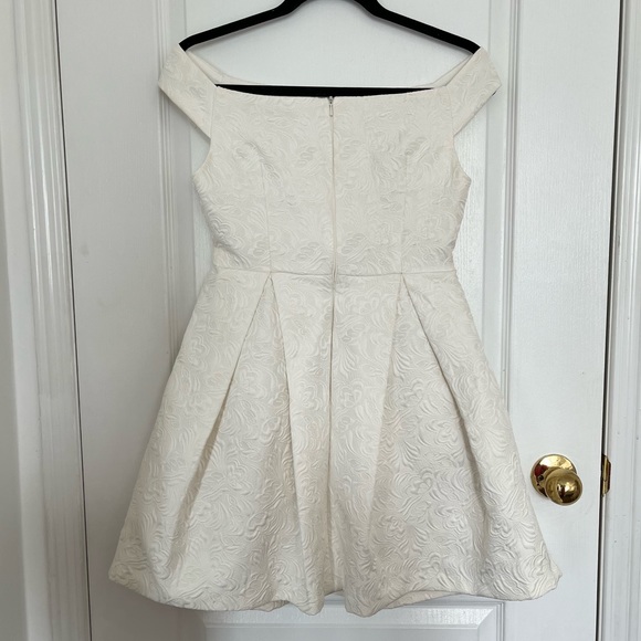 Short formal dress - Picture 2 of 5